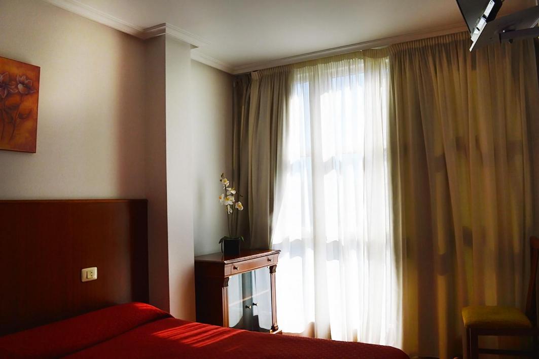 Hotel Os Caracoles Pereiro de Aguiar Dış mekan fotoğraf